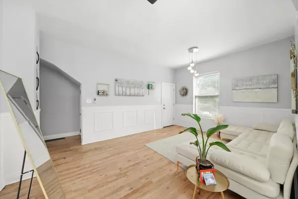 Chicago, IL 60644,206 N La Crosse AVE