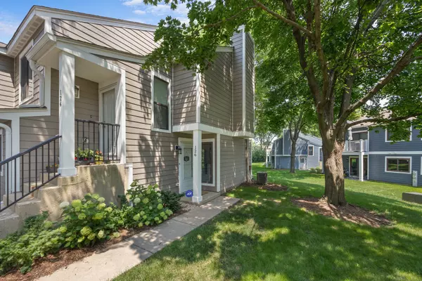 Schaumburg, IL 60193,126 Manchester CT