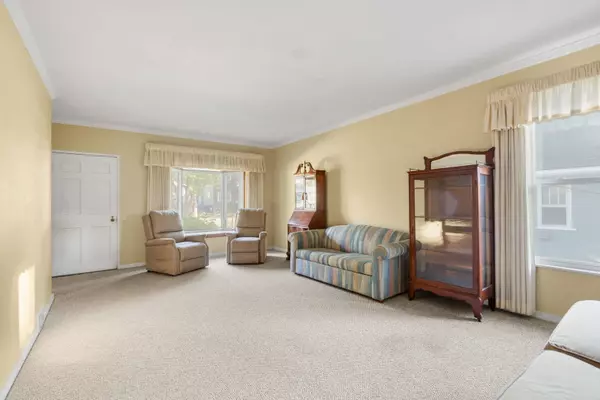 Highwood, IL 60040,239 Sheridan AVE