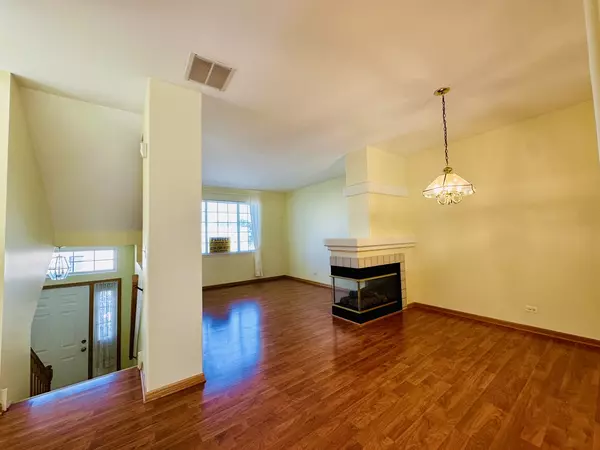 Des Plaines, IL 60016,9499 Harrison ST #9499