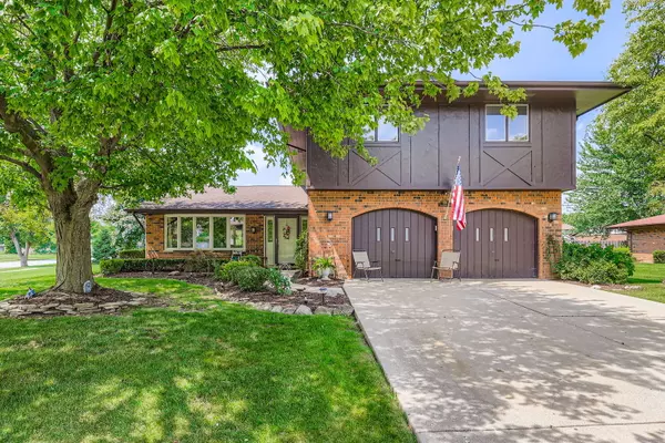136 Caryville LN, Schaumburg, IL 60193