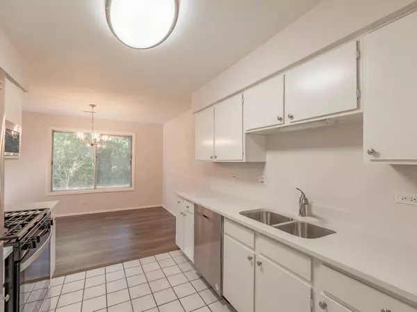 Deerfield, IL 60015,1342 Barclay LN #3-6