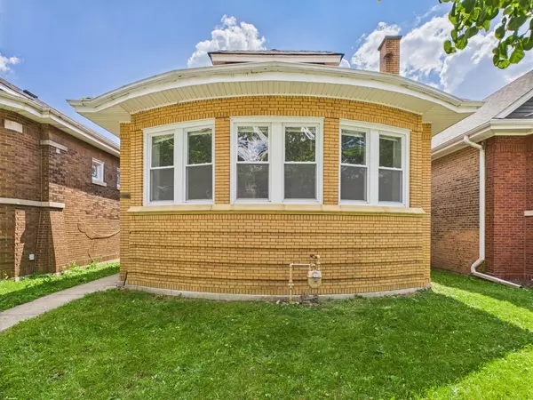 8015 S Paxton AVE, Chicago, IL 60617
