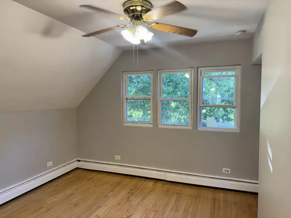 Chicago, IL 60630,4919 N Kedvale AVE #2