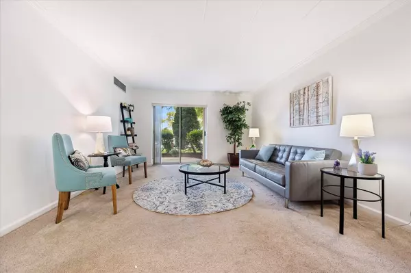 Elmhurst, IL 60126,100 W Butterfield RD #101N