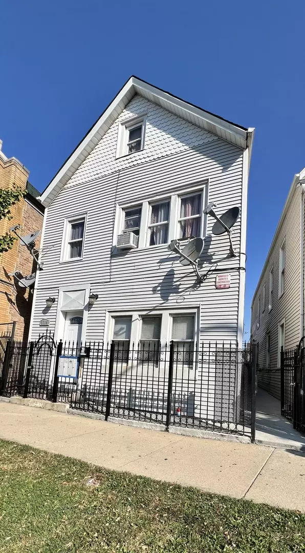 5714 W Grand AVE #2R, Chicago, IL 60639