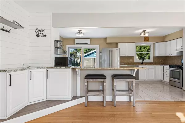 Fox River Grove, IL 60021,208 S River RD