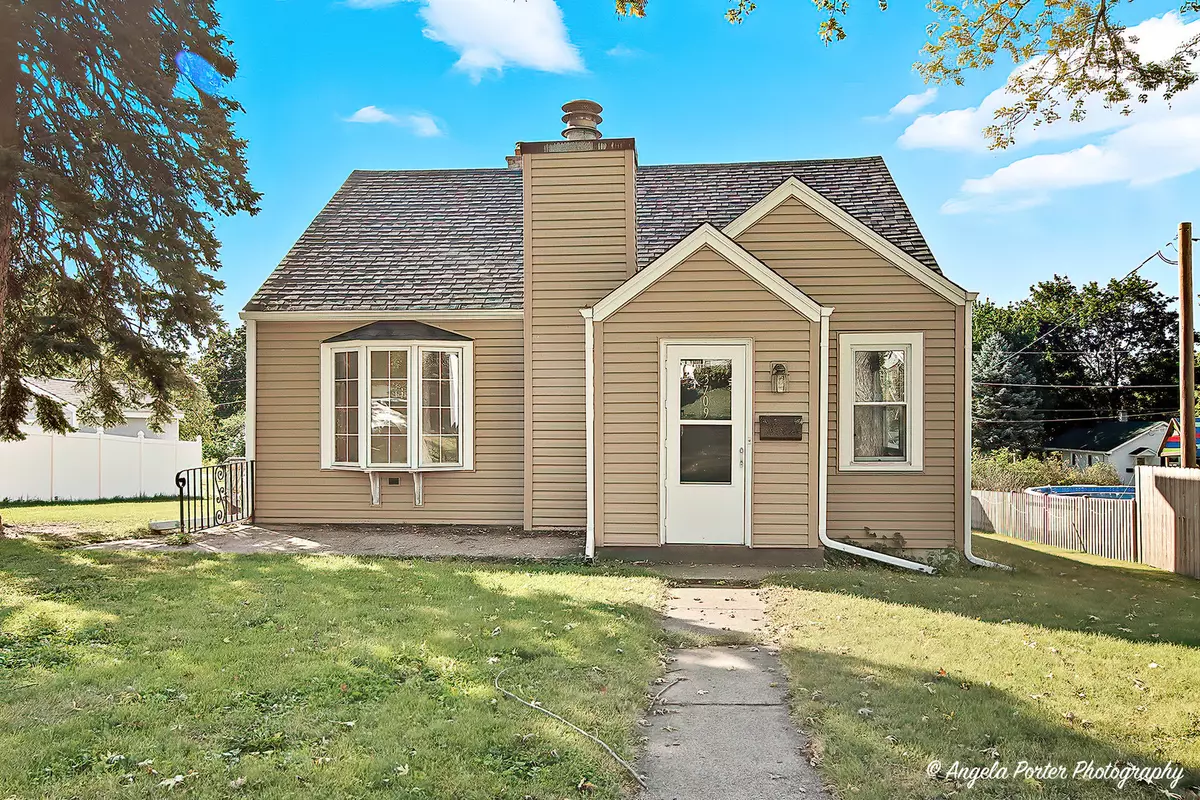 Mchenry, IL 60050,3709 Grand AVE W