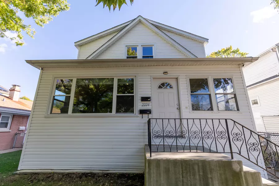 2224 Foster ST, Evanston, IL 60201