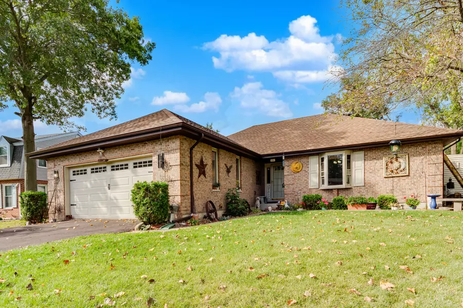 2858 E Bending Creek TRL, Crete, IL 60417
