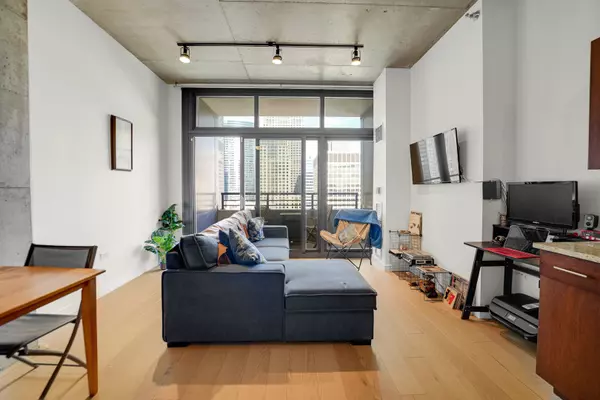 Chicago, IL 60607,235 W VAN BUREN ST #2721