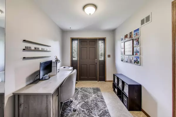 Hawthorn Woods, IL 60047,3 Jane CT