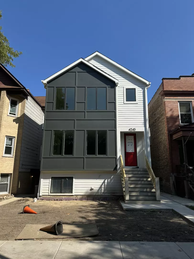 Chicago, IL 60618,4243 N Damen AVE #1F