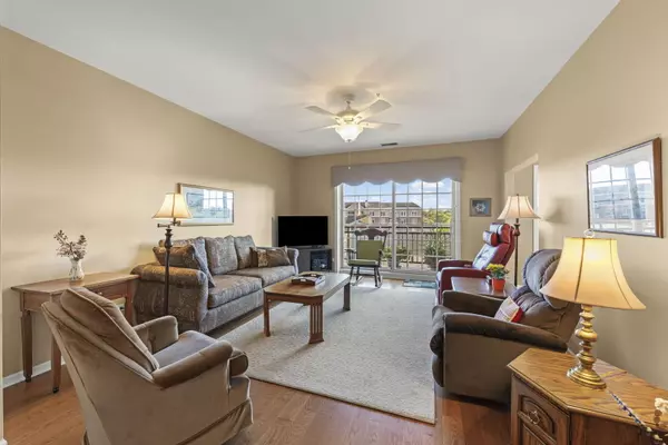 Glen Ellyn, IL 60137,501 Forest AVE #508