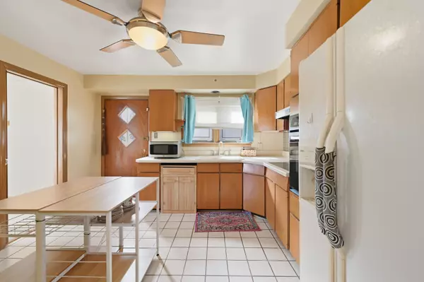 Chicago, IL 60617,9020 S Constance AVE