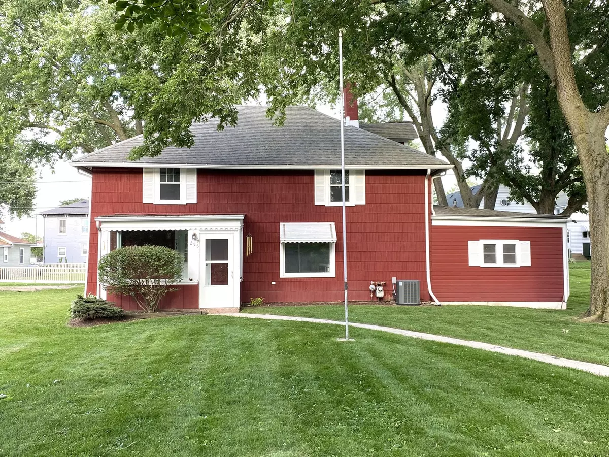 Hampshire, IL 60140,255 Oak ST
