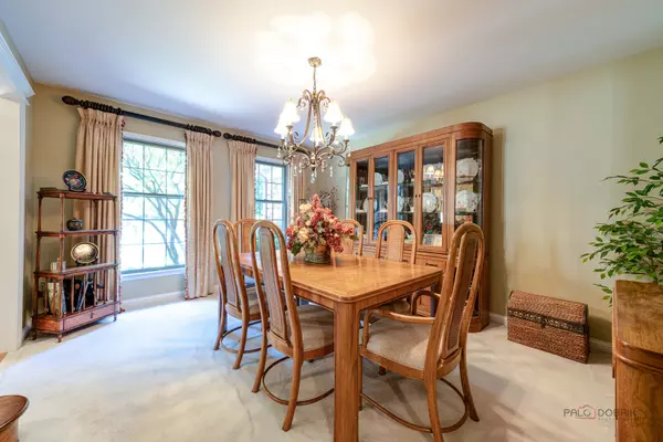Libertyville, IL 60048,832 interlaken LN