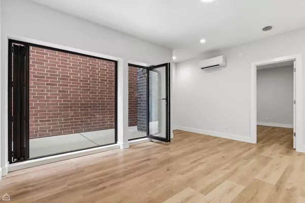 Chicago, IL 60622,1924 W Grand AVE #1R