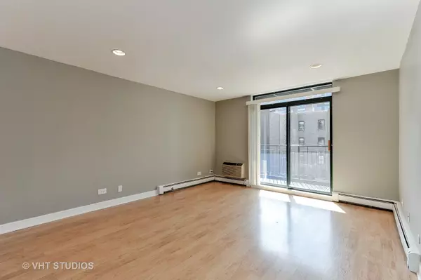 Chicago, IL 60613,3900 N PINE GROVE AVE #308