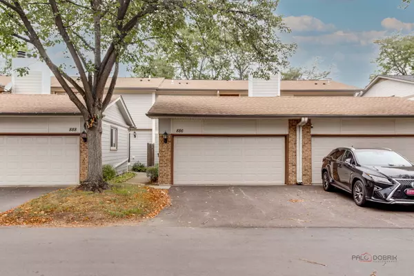 Deerfield, IL 60015,886 Swan LN