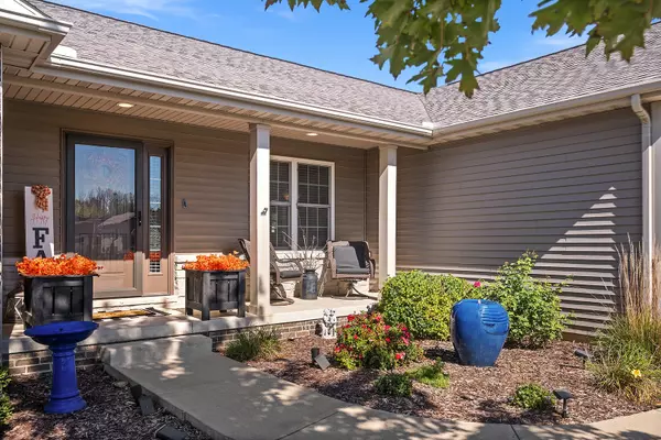 Downs, IL 61736,406 Raef RD