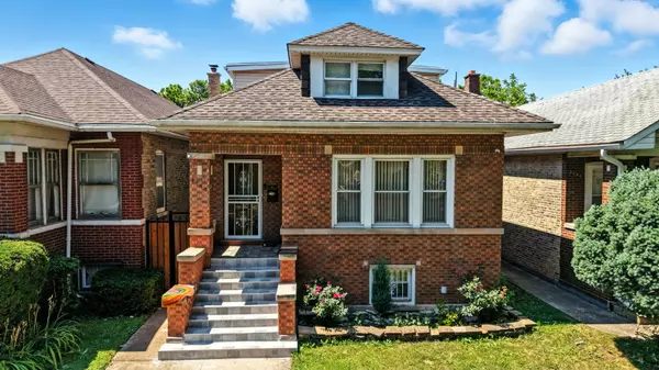 5242 N Kimball AVE, Chicago, IL 60625