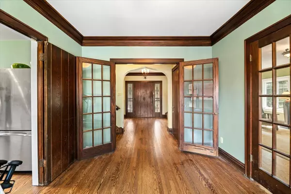 Elmhurst, IL 60126,219 E Saint Charles RD