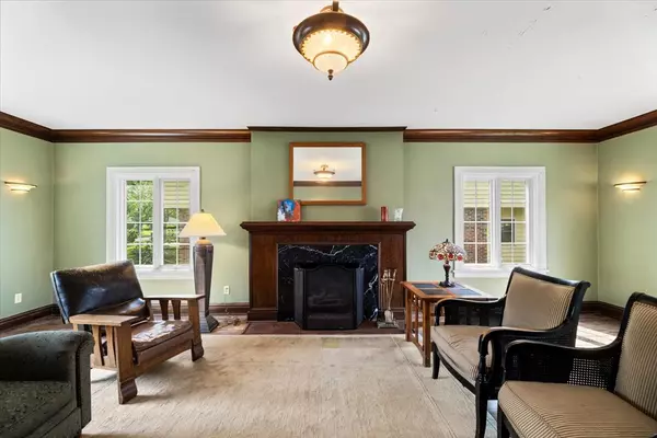 Elmhurst, IL 60126,219 E Saint Charles RD