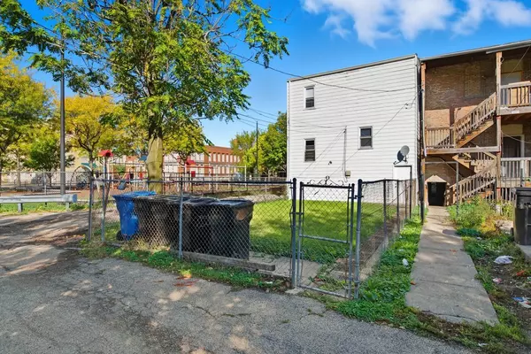 Chicago, IL 60624,3851 W Lexington ST