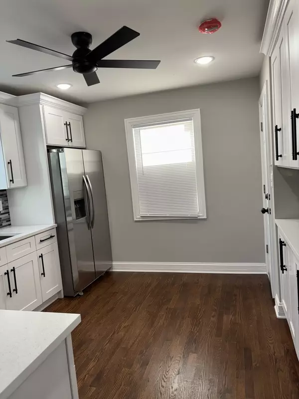 Chicago, IL 60628,10246 S Vernon AVE