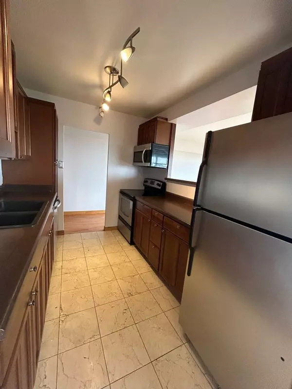 Chicago, IL 60613,4180 N Marine DR #405