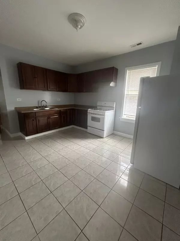 Chicago, IL 60647,2414 N Lawndale AVE #1