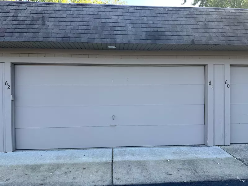 118 E Bailey RD #61, Naperville, IL 60565