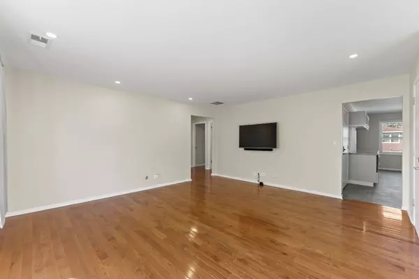 Mount Prospect, IL 60056,1000 E Callero CIR #2