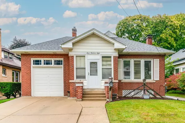 308 Mckinley AVE, Libertyville, IL 60048