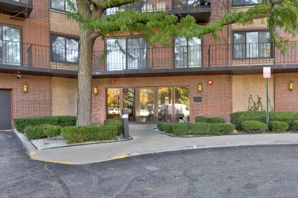 Skokie, IL 60077,7601 N Lincoln AVE #511