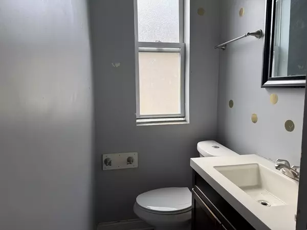 Chicago, IL 60619,7407 S Kenwood AVE