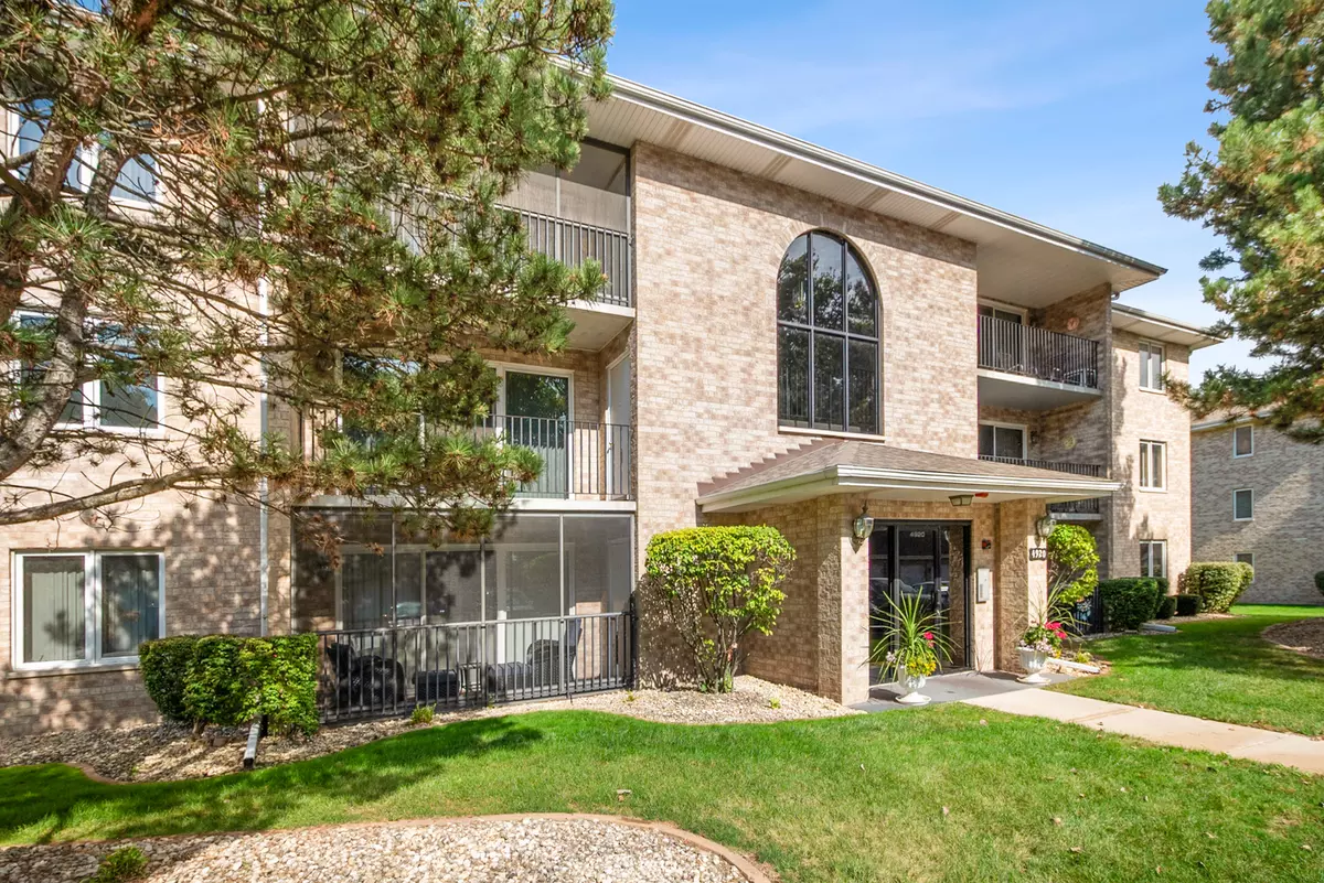 Crestwood, IL 60418,4920 134th CT #206