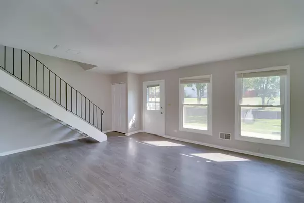 Hoffman Estates, IL 60169,1883 Jamestown CIR