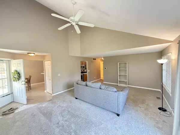 Gurnee, IL 60031,6720 E Monticello CT #14-A1
