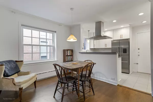 Evanston, IL 60201,1408 Hinman AVE #2
