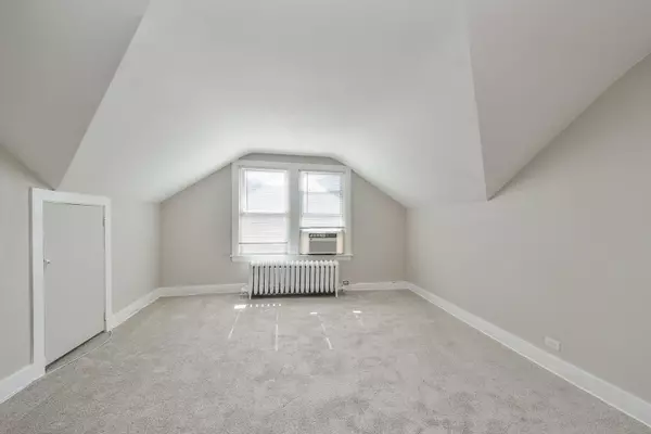 Elmhurst, IL 60126,544 Arlington AVE #2