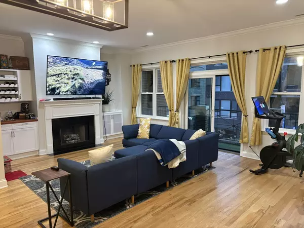 Chicago, IL 60657,3059 N Lincoln AVE #B