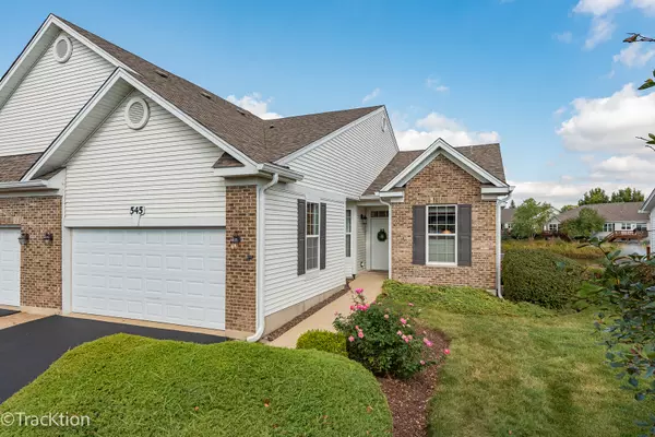 545 Woodhill DR, Carol Stream, IL 60188