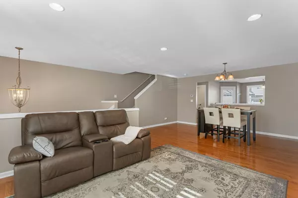 Lindenhurst, IL 60046,3303 Redbud DR