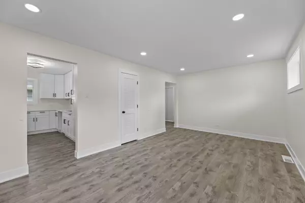 Lansing, IL 60438,17157 Chicago AVE