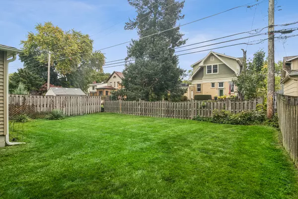 Arlington Heights, IL 60005,437 S Vail AVE
