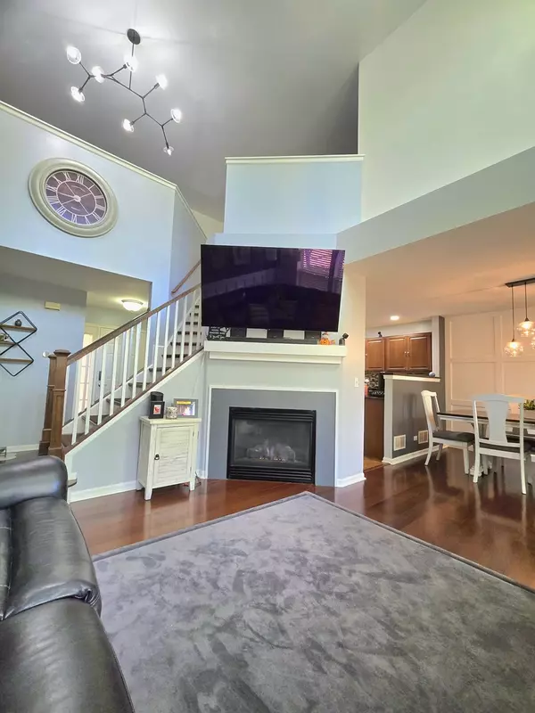 Lisle, IL 60532,1736 Brookwood RD