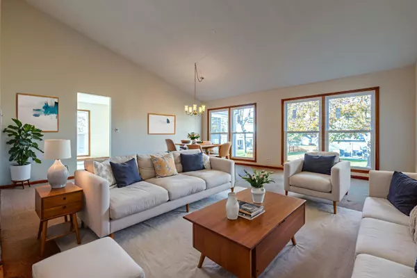 Algonquin, IL 60102,Address not disclosed