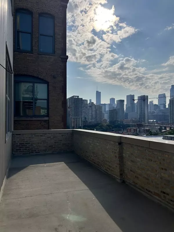 Chicago, IL 60642,824 W Superior ST #501